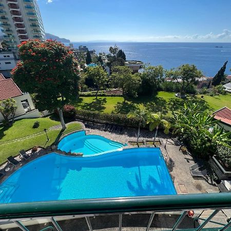 Luxury Oceanfront At Reid'S Gardens Apartment Фуншал Екстериор снимка