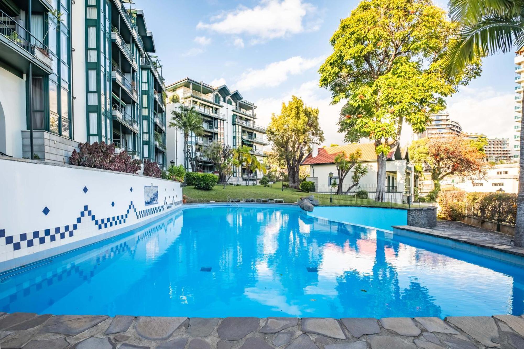 Luxury Oceanfront At Reid'S Gardens Apartment Фуншал Екстериор снимка