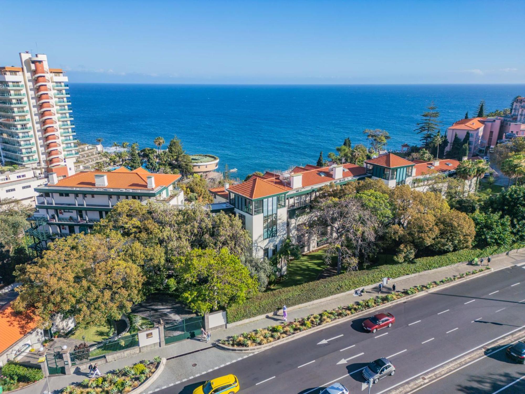 Luxury Oceanfront At Reid'S Gardens Apartment Фуншал Екстериор снимка